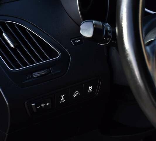 Серый Хендай их35, объемом двигателя 2 л и пробегом 201 тыс. км за 12900 $, фото 8 на Automoto.ua