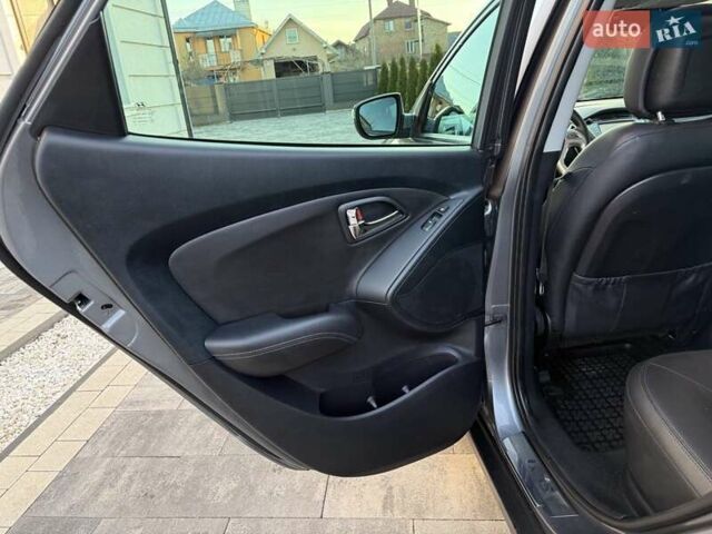 Серый Хендай их35, объемом двигателя 2 л и пробегом 175 тыс. км за 12300 $, фото 18 на Automoto.ua