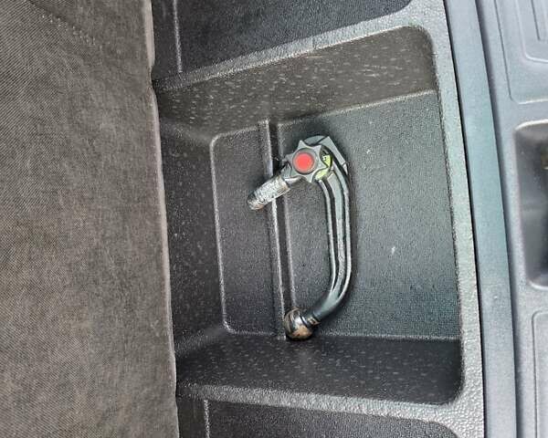 Серый Хендай их35, объемом двигателя 1.7 л и пробегом 186 тыс. км за 11700 $, фото 52 на Automoto.ua