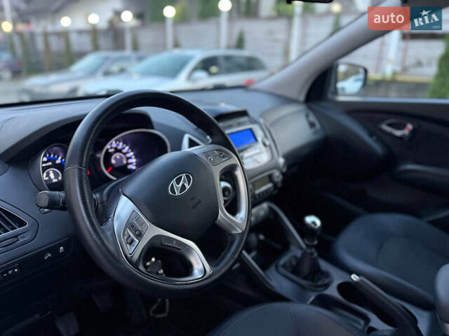 Сірий Хендай іх35, об'ємом двигуна 1.7 л та пробігом 209 тис. км за 11799 $, фото 2 на Automoto.ua