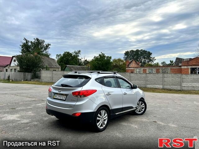 Серый Хендай их35, объемом двигателя 2.4 л и пробегом 155 тыс. км за 11999 $, фото 5 на Automoto.ua