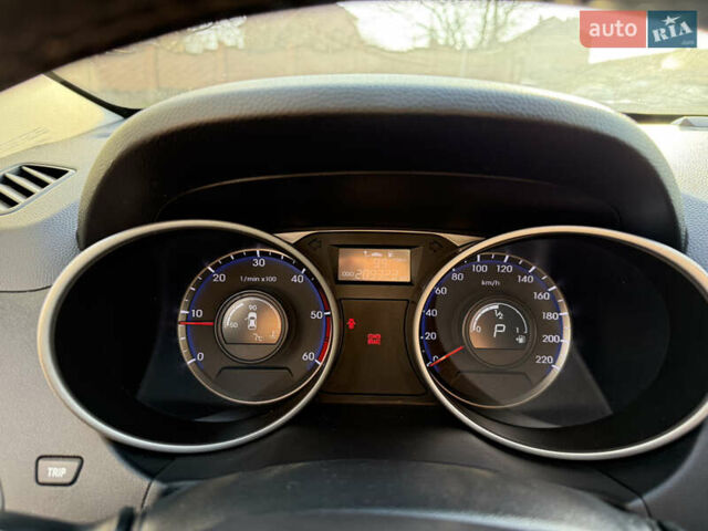 Сірий Хендай іх35, об'ємом двигуна 2 л та пробігом 212 тис. км за 11950 $, фото 18 на Automoto.ua