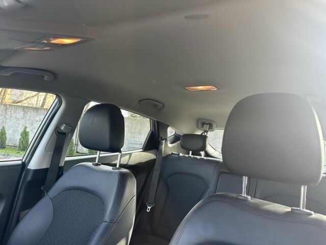 Серый Хендай их35, объемом двигателя 2 л и пробегом 253 тыс. км за 13800 $, фото 17 на Automoto.ua