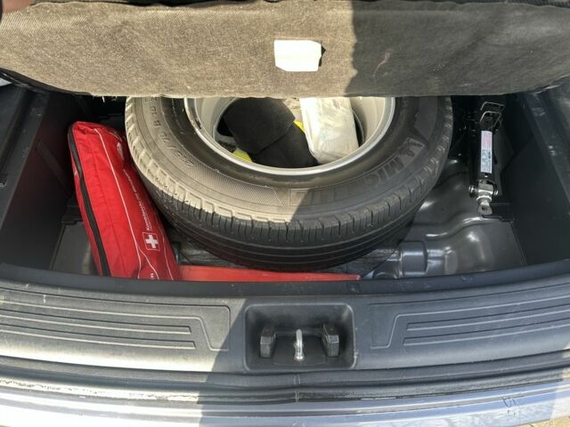 Серый Хендай их35, объемом двигателя 2 л и пробегом 253 тыс. км за 13800 $, фото 18 на Automoto.ua