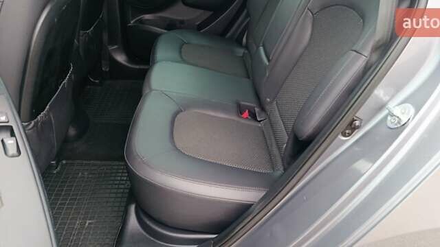 Серый Хендай их35, объемом двигателя 2 л и пробегом 198 тыс. км за 13200 $, фото 22 на Automoto.ua