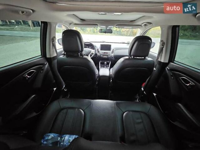 Серый Хендай их35, объемом двигателя 2 л и пробегом 230 тыс. км за 13700 $, фото 8 на Automoto.ua