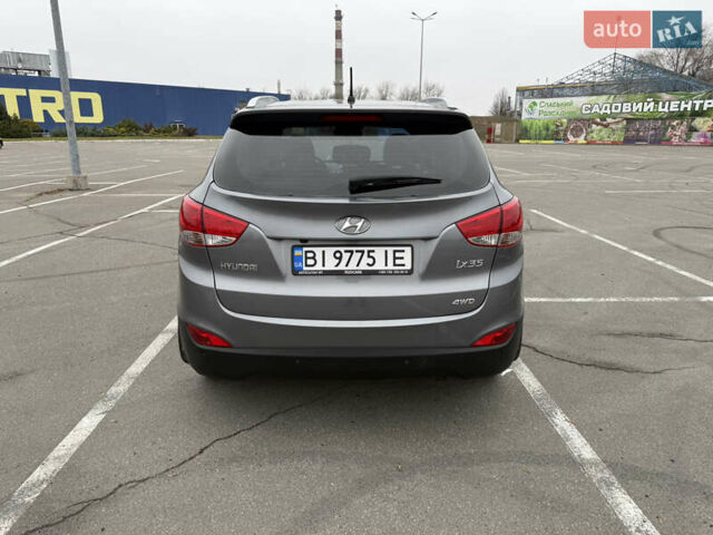 Серый Хендай их35, объемом двигателя 2 л и пробегом 153 тыс. км за 12500 $, фото 4 на Automoto.ua