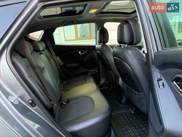 Серый Хендай их35, объемом двигателя 2 л и пробегом 175 тыс. км за 12300 $, фото 31 на Automoto.ua