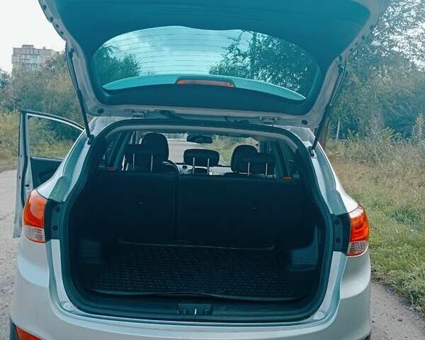 Сірий Хендай іх35, об'ємом двигуна 1.7 л та пробігом 208 тис. км за 11400 $, фото 8 на Automoto.ua