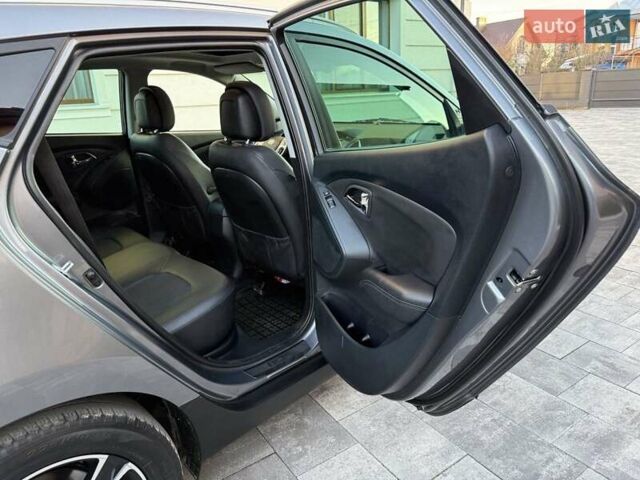 Серый Хендай их35, объемом двигателя 2 л и пробегом 175 тыс. км за 12300 $, фото 41 на Automoto.ua