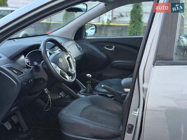 Сірий Хендай іх35, об'ємом двигуна 1.7 л та пробігом 209 тис. км за 11799 $, фото 4 на Automoto.ua