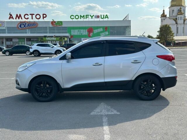 Серый Хендай их35, объемом двигателя 2 л и пробегом 192 тыс. км за 11499 $, фото 2 на Automoto.ua