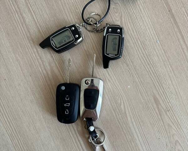 Сірий Хендай іх35, об'ємом двигуна 2 л та пробігом 175 тис. км за 12500 $, фото 6 на Automoto.ua