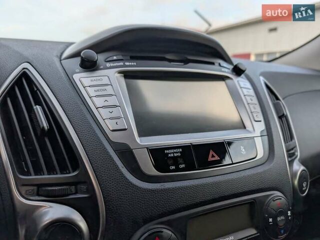Сірий Хендай іх35, об'ємом двигуна 2 л та пробігом 222 тис. км за 13950 $, фото 33 на Automoto.ua