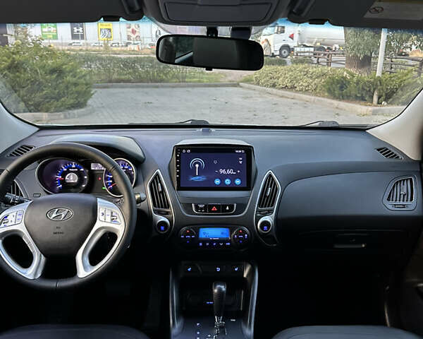 Сірий Хендай іх35, об'ємом двигуна 2 л та пробігом 190 тис. км за 12500 $, фото 10 на Automoto.ua