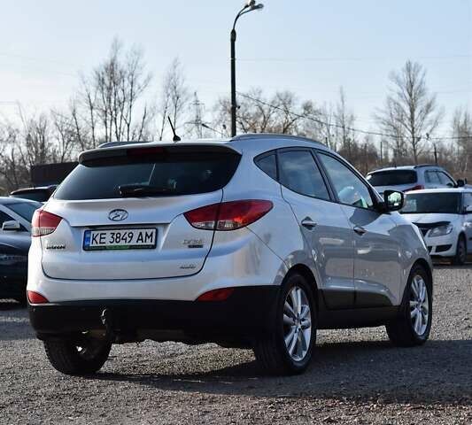 Серый Хендай их35, объемом двигателя 2 л и пробегом 201 тыс. км за 12900 $, фото 2 на Automoto.ua