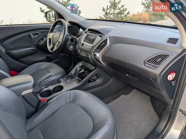 Сірий Хендай іх35, об'ємом двигуна 2 л та пробігом 222 тис. км за 13950 $, фото 45 на Automoto.ua