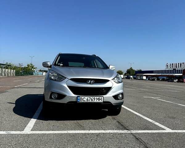 Серый Хендай их35, объемом двигателя 1.7 л и пробегом 308 тыс. км за 9600 $, фото 5 на Automoto.ua