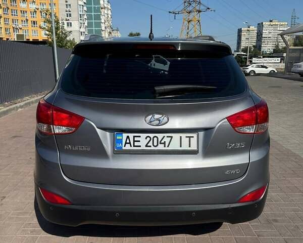 Сірий Хендай іх35, об'ємом двигуна 2 л та пробігом 175 тис. км за 12500 $, фото 3 на Automoto.ua