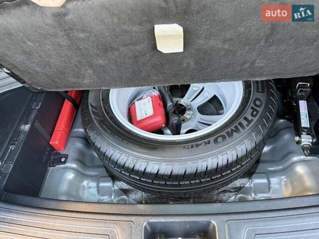 Серый Хендай их35, объемом двигателя 2 л и пробегом 175 тыс. км за 12300 $, фото 29 на Automoto.ua
