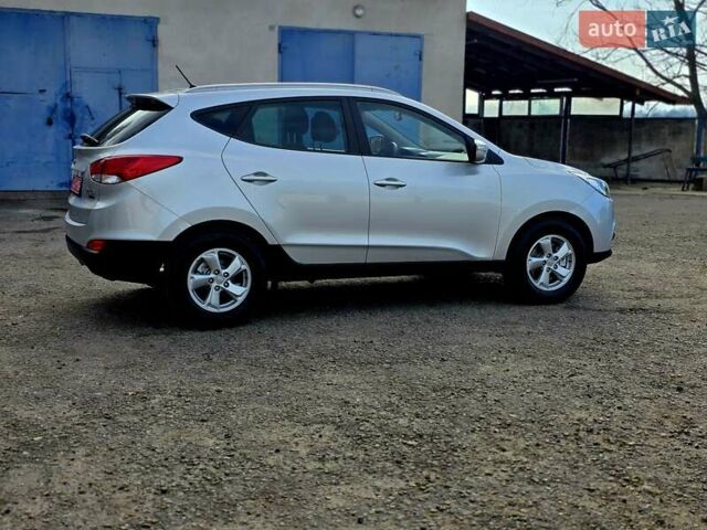 Серый Хендай их35, объемом двигателя 1.7 л и пробегом 186 тыс. км за 11700 $, фото 18 на Automoto.ua