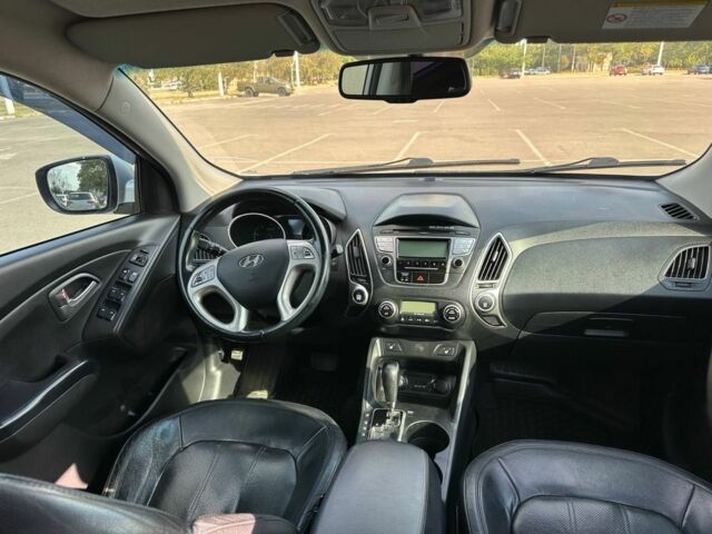 Серый Хендай их35, объемом двигателя 2 л и пробегом 192 тыс. км за 11499 $, фото 4 на Automoto.ua