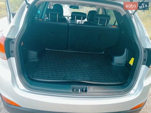 Сірий Хендай іх35, об'ємом двигуна 1.7 л та пробігом 208 тис. км за 11400 $, фото 9 на Automoto.ua