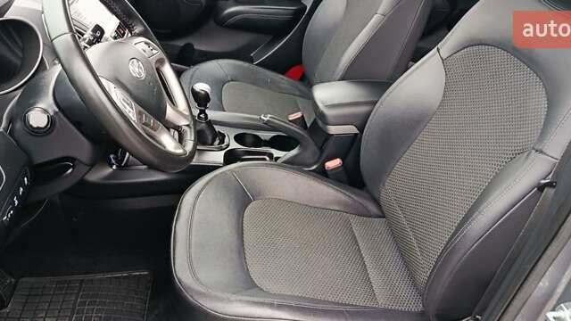 Серый Хендай их35, объемом двигателя 2 л и пробегом 198 тыс. км за 13200 $, фото 30 на Automoto.ua