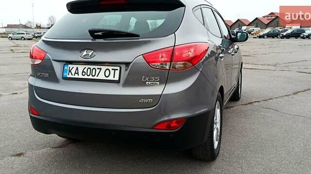 Серый Хендай их35, объемом двигателя 2 л и пробегом 198 тыс. км за 13200 $, фото 4 на Automoto.ua