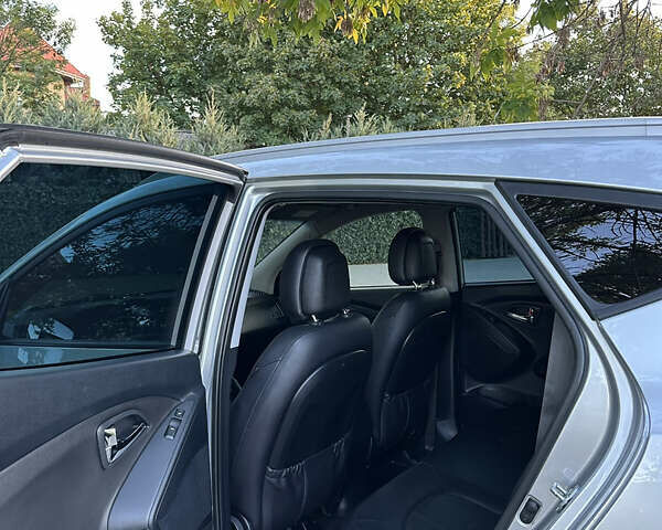 Сірий Хендай іх35, об'ємом двигуна 2 л та пробігом 190 тис. км за 12500 $, фото 25 на Automoto.ua