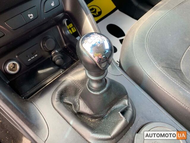 Серый Хендай их35, объемом двигателя 2 л и пробегом 192 тыс. км за 12999 $, фото 10 на Automoto.ua