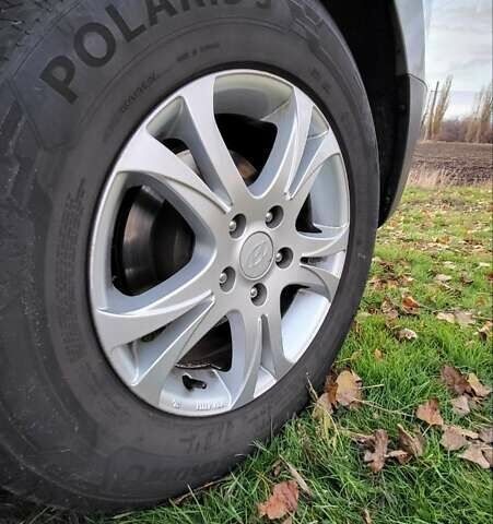 Сірий Хендай іх35, об'ємом двигуна 2 л та пробігом 208 тис. км за 14750 $, фото 35 на Automoto.ua