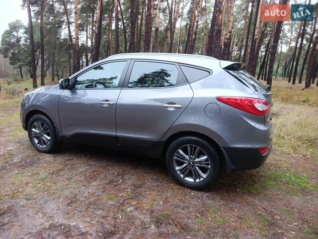 Серый Хендай их35, объемом двигателя 2 л и пробегом 193 тыс. км за 13850 $, фото 5 на Automoto.ua