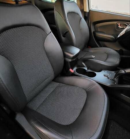 Сірий Хендай іх35, об'ємом двигуна 2 л та пробігом 208 тис. км за 14750 $, фото 21 на Automoto.ua