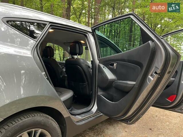 Серый Хендай их35, объемом двигателя 2 л и пробегом 239 тыс. км за 13000 $, фото 6 на Automoto.ua