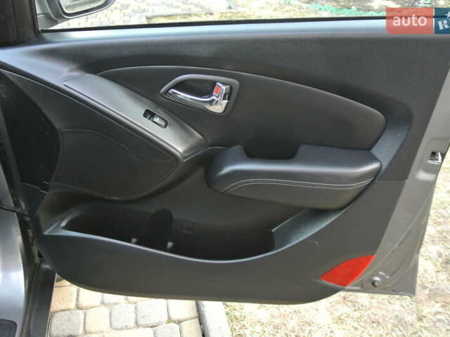 Серый Хендай их35, объемом двигателя 2 л и пробегом 187 тыс. км за 13700 $, фото 19 на Automoto.ua