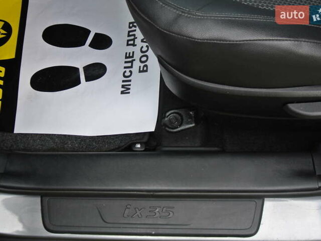 Серый Хендай их35, объемом двигателя 2 л и пробегом 187 тыс. км за 13700 $, фото 9 на Automoto.ua