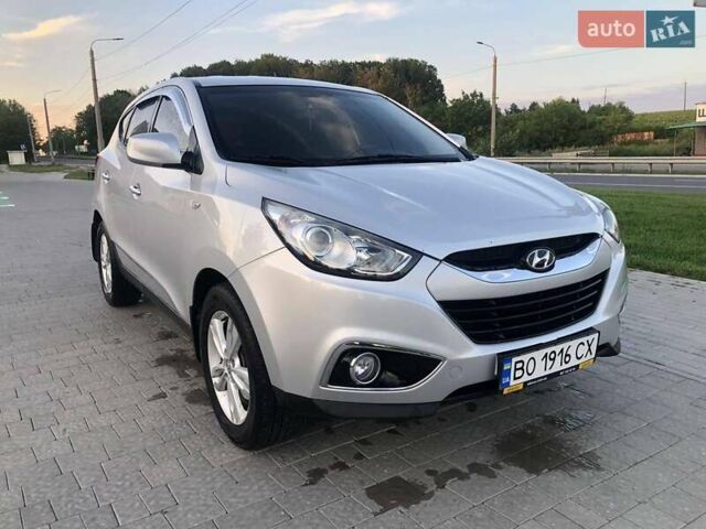 Серый Хендай их35, объемом двигателя 2 л и пробегом 260 тыс. км за 12500 $, фото 5 на Automoto.ua