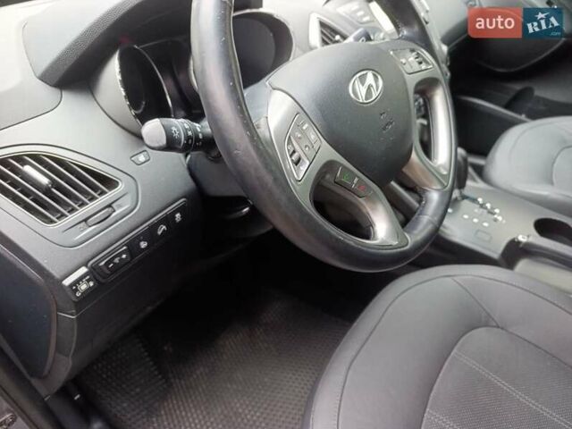 Серый Хендай их35, объемом двигателя 2 л и пробегом 193 тыс. км за 13850 $, фото 25 на Automoto.ua