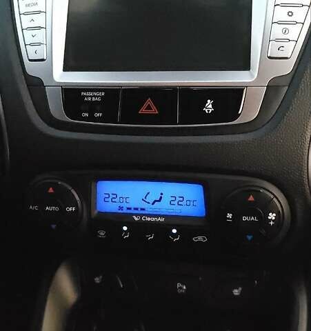 Сірий Хендай іх35, об'ємом двигуна 2 л та пробігом 208 тис. км за 14750 $, фото 24 на Automoto.ua