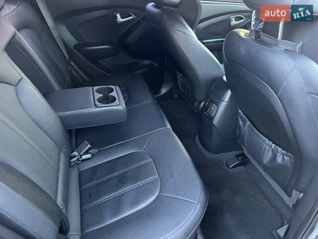 Серый Хендай их35, объемом двигателя 2 л и пробегом 168 тыс. км за 13800 $, фото 12 на Automoto.ua