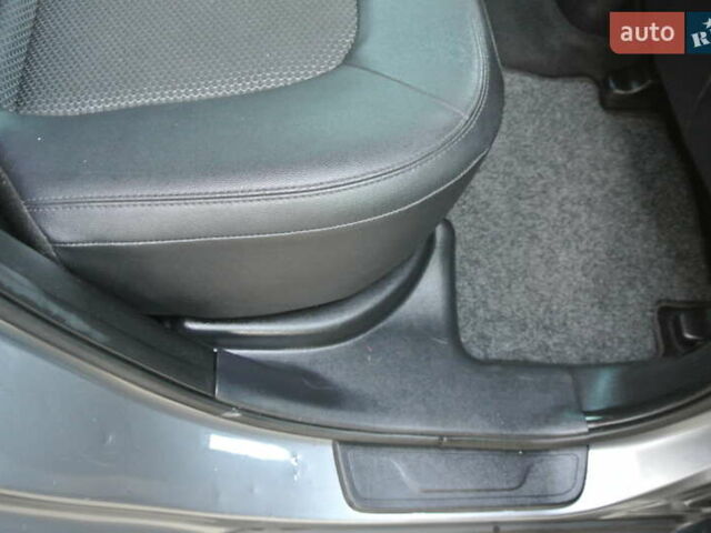 Серый Хендай их35, объемом двигателя 2 л и пробегом 187 тыс. км за 13700 $, фото 21 на Automoto.ua