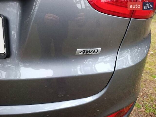 Серый Хендай их35, объемом двигателя 2 л и пробегом 193 тыс. км за 13850 $, фото 9 на Automoto.ua