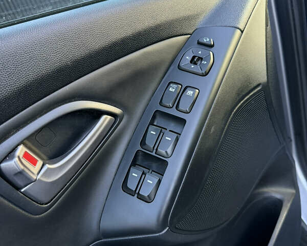 Сірий Хендай іх35, об'ємом двигуна 2 л та пробігом 230 тис. км за 14450 $, фото 29 на Automoto.ua