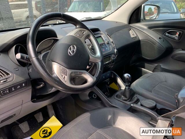 Серый Хендай их35, объемом двигателя 2 л и пробегом 192 тыс. км за 12999 $, фото 6 на Automoto.ua