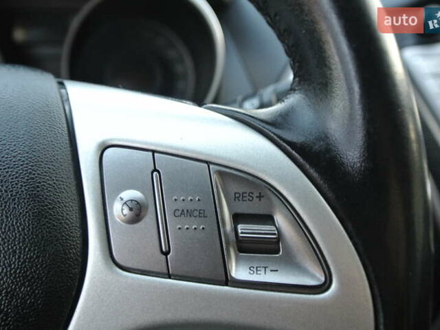 Серый Хендай их35, объемом двигателя 2 л и пробегом 187 тыс. км за 13700 $, фото 43 на Automoto.ua