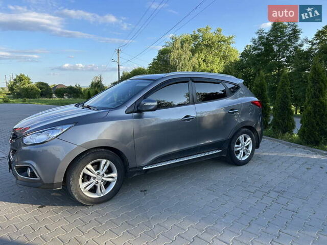 Серый Хендай их35, объемом двигателя 2 л и пробегом 144 тыс. км за 13600 $, фото 5 на Automoto.ua