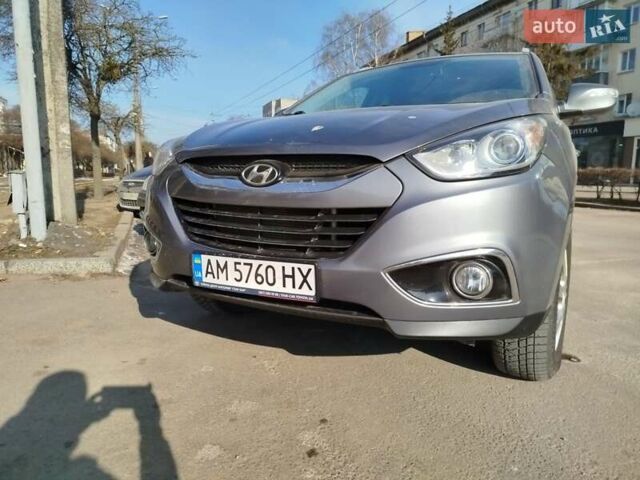 Серый Хендай их35, объемом двигателя 2 л и пробегом 258 тыс. км за 13300 $, фото 2 на Automoto.ua