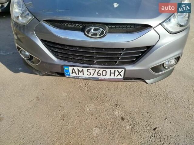 Серый Хендай их35, объемом двигателя 2 л и пробегом 258 тыс. км за 13300 $, фото 1 на Automoto.ua