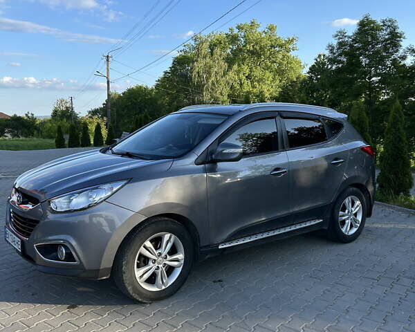 Серый Хендай их35, объемом двигателя 2 л и пробегом 144 тыс. км за 13600 $, фото 6 на Automoto.ua